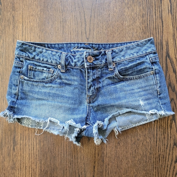 American Eagle Distressed Dark Wash Short Denim Shorts Size Women's 2 - Picture 1 of 6